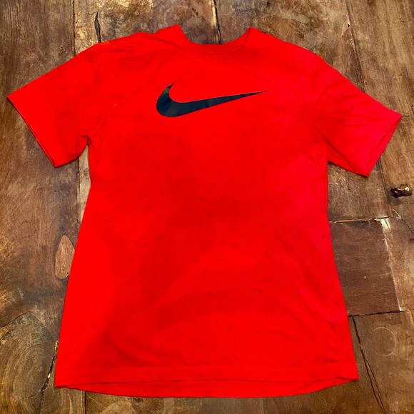 Nike Other - Nike men’s medium red athletic shirt
